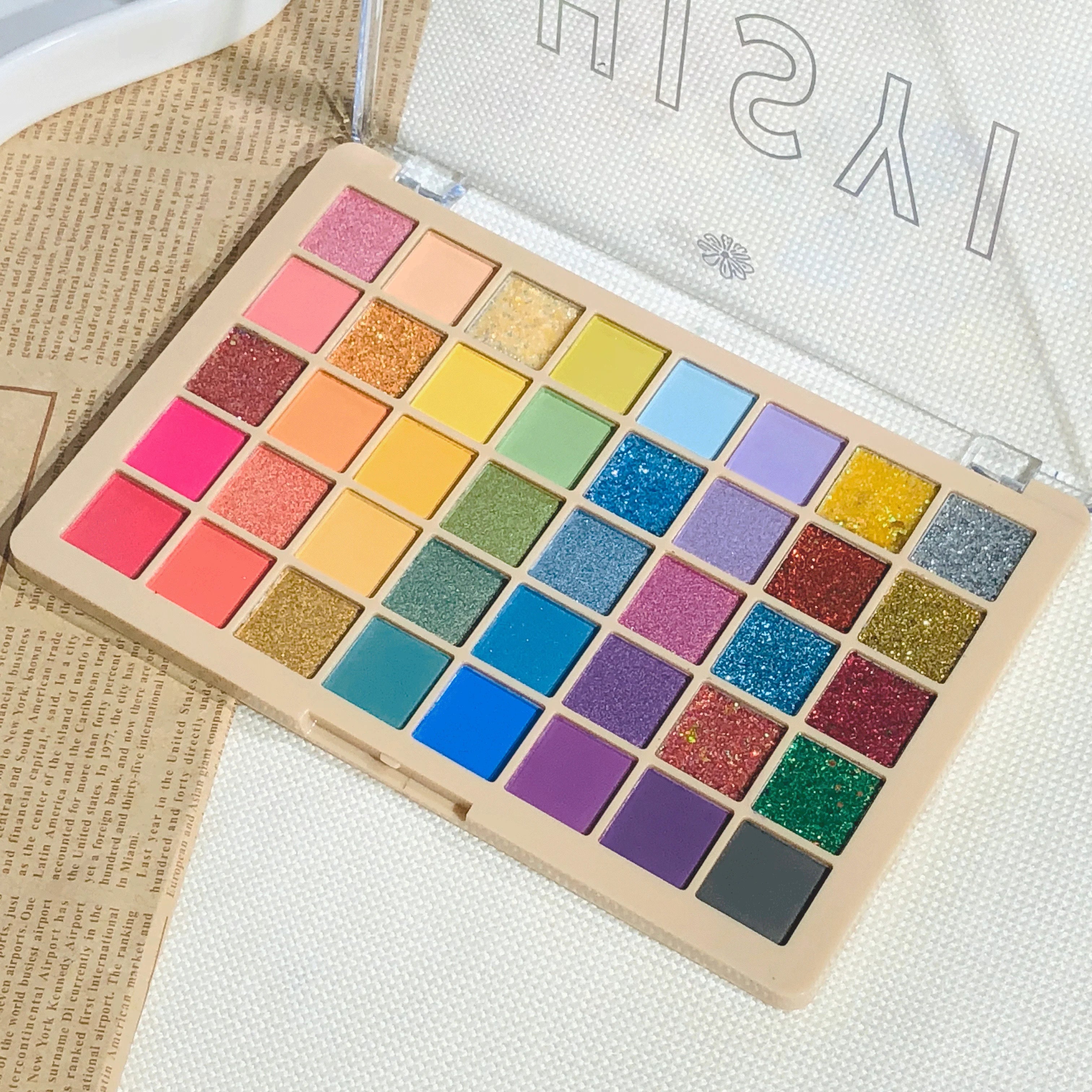 Forty-Color Rainbow Eyeshadow Palette