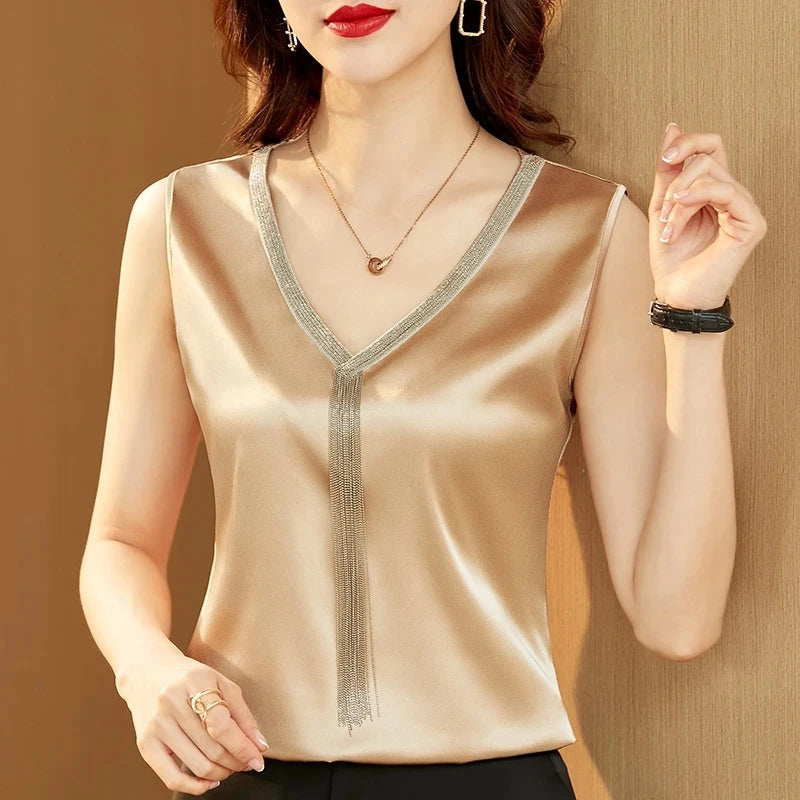 Chic V-Neck Tassel Crop Top