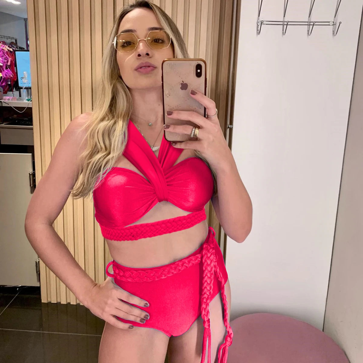 48735369199918|48735369232686|48735369658670|48735369691438