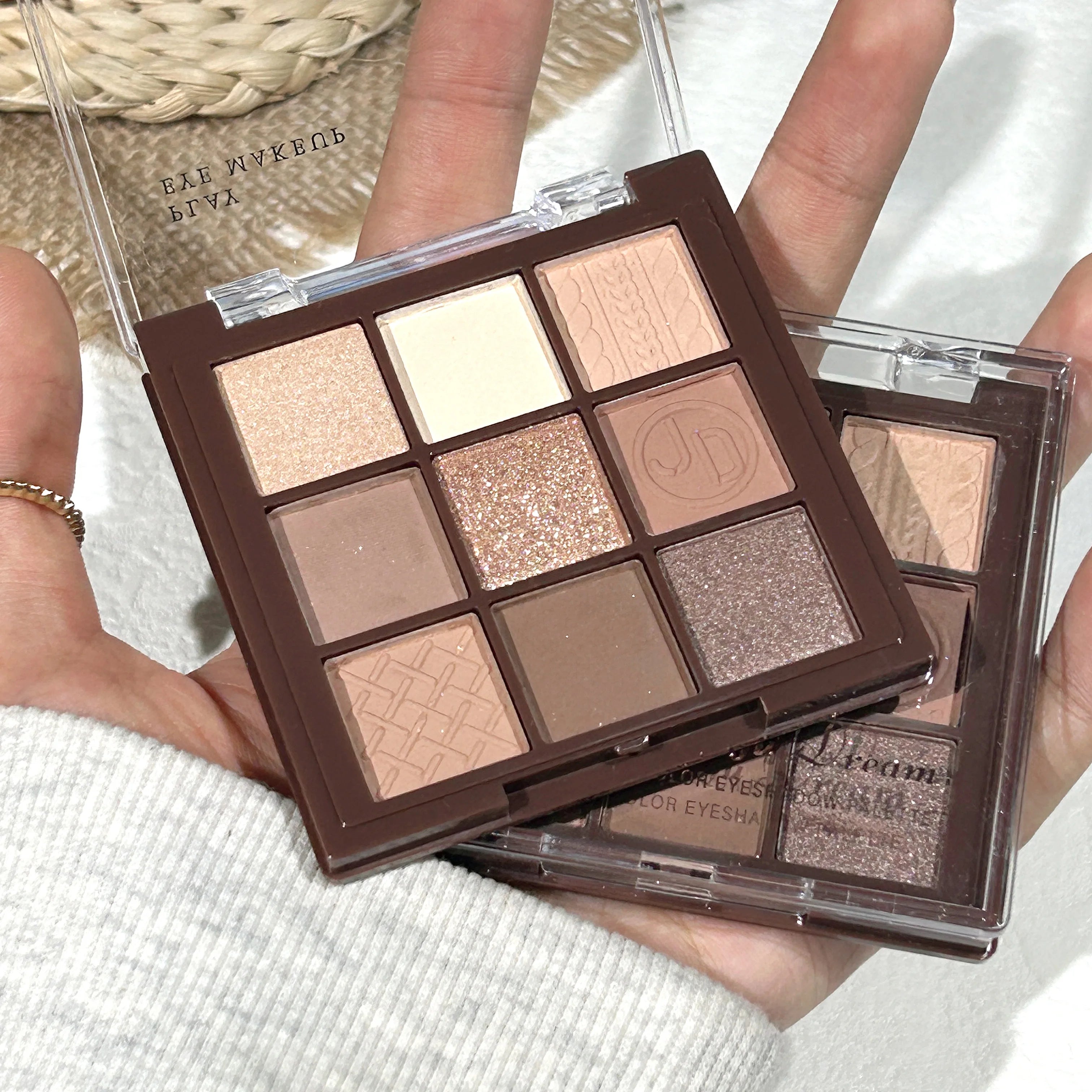 9-Color Eyeshadow Palette